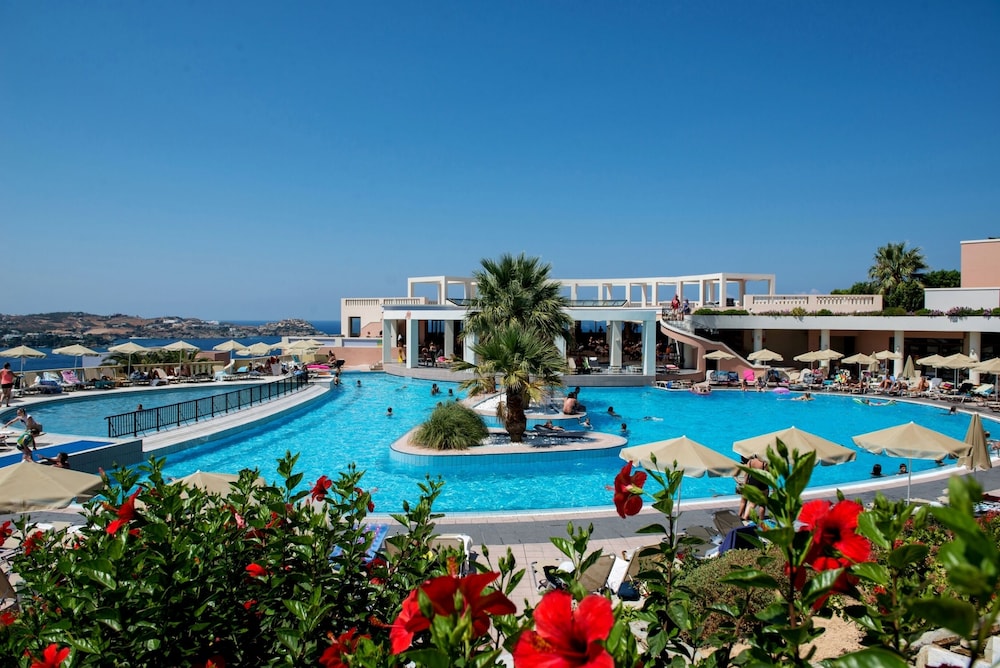 Athina Palace Resort & Spa — Beach in Lygaria