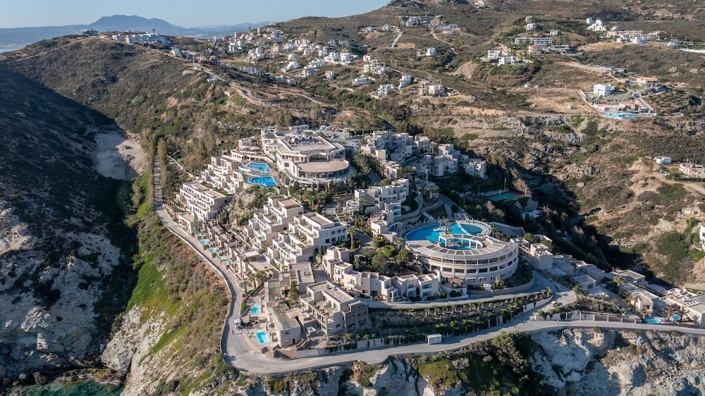 Athina Palace Resort & Spa — Hotel building in Lygaria