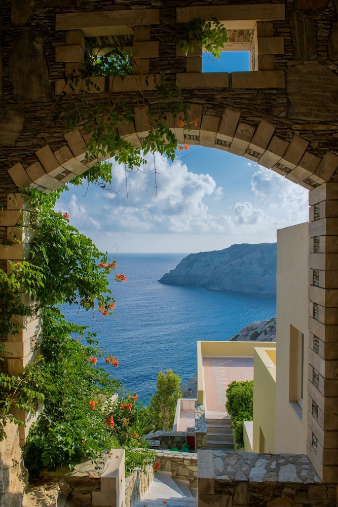 Athina Palace Resort & Spa — Hotel rooms in Lygaria