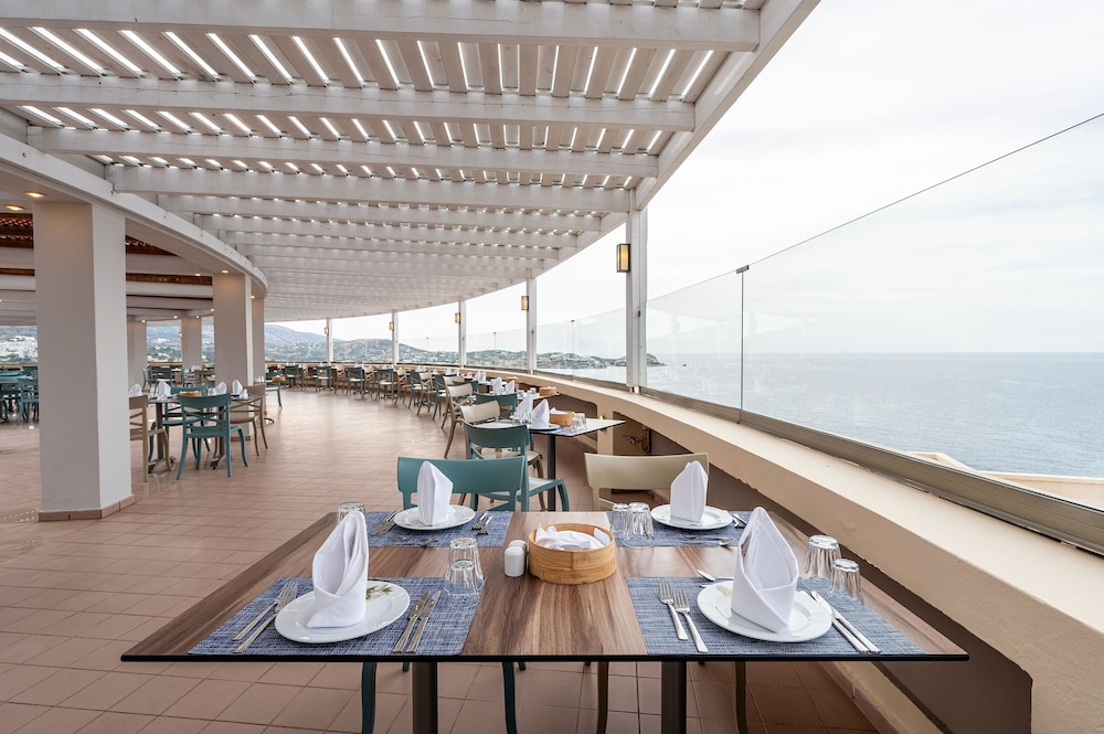 Athina Palace Resort & Spa — Restaurant & bars in Lygaria