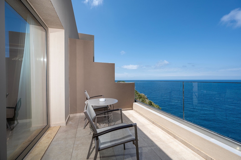 Athina Palace Resort & Spa — Hotel rooms in Lygaria