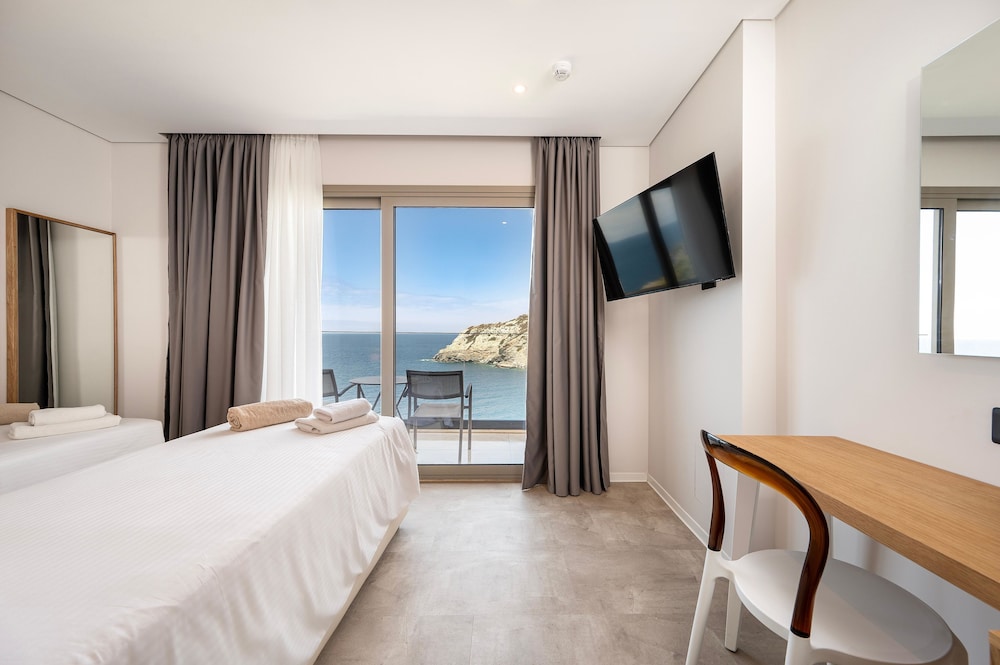 Athina Palace Resort & Spa — Hotel rooms in Lygaria
