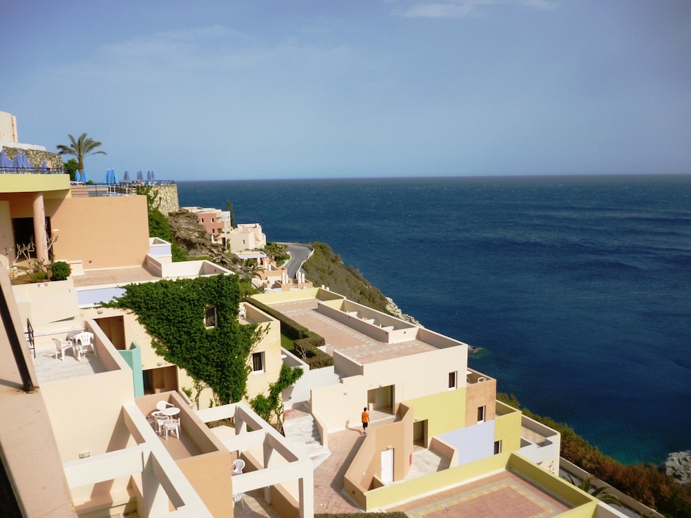 Athina Palace Resort & Spa — Hotel building in Lygaria