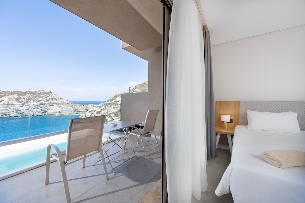 Athina Palace Resort & Spa — Hotel rooms in Lygaria