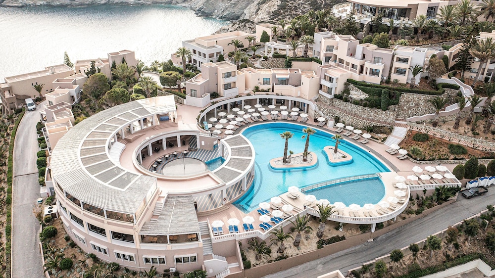 Athina Palace Resort & Spa — Swimming pool in Lygaria