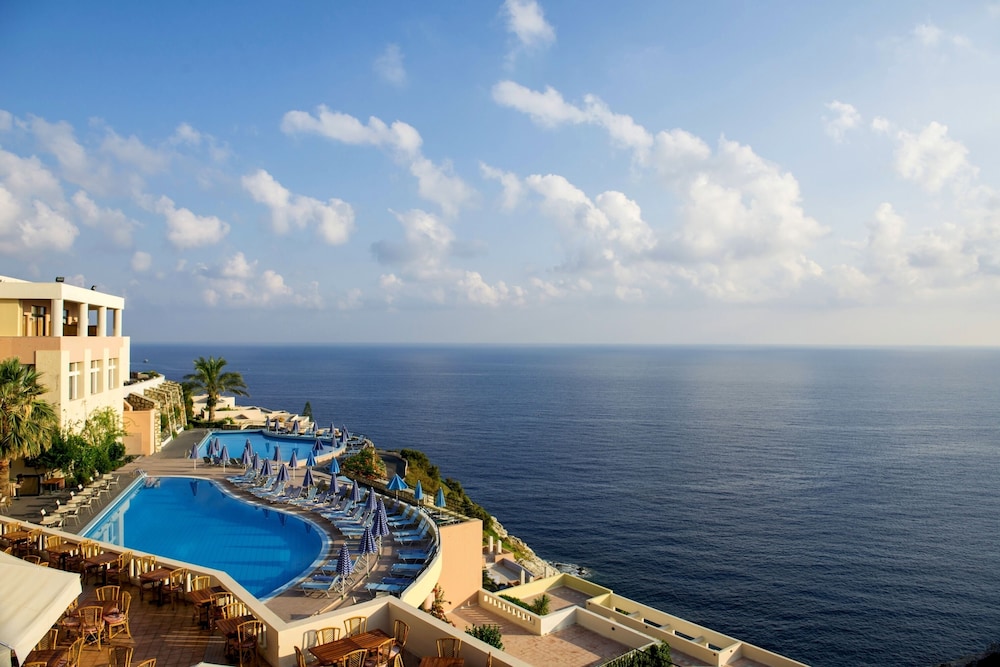 Athina Palace Resort & Spa — Swimming pool in Lygaria