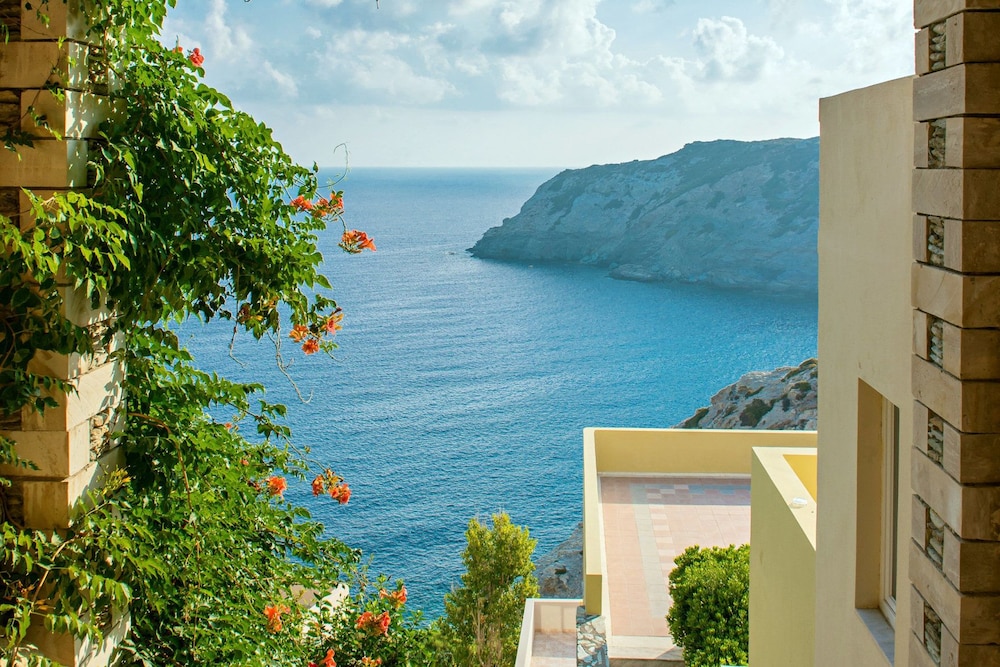 Athina Palace Resort & Spa — Hotel rooms in Lygaria