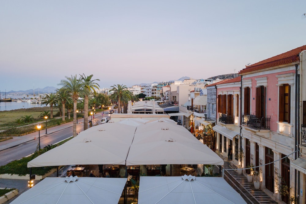 Civitas Suites Hotel