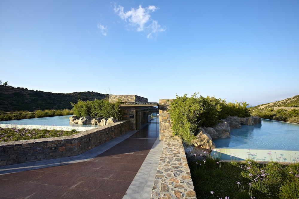 Daios Cove — Hotel building in Ammoudara (Agios Nikolaos)