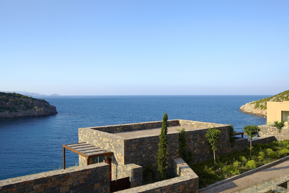 Daios Cove — Hotel building in Ammoudara (Agios Nikolaos)