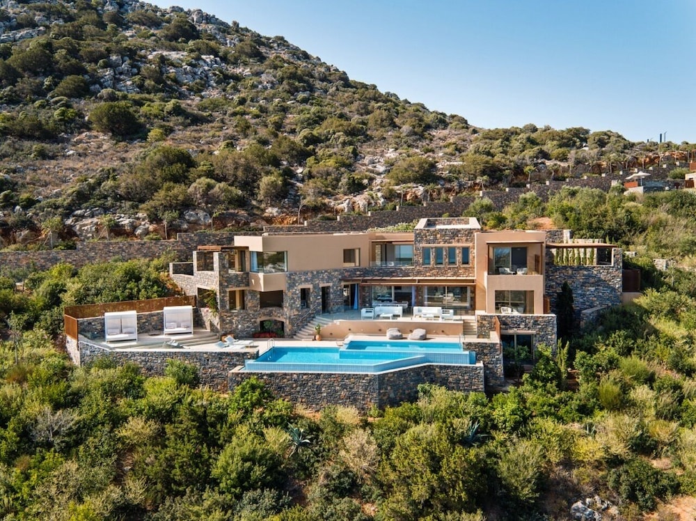 Daios Cove — Hotel building in Ammoudara (Agios Nikolaos)