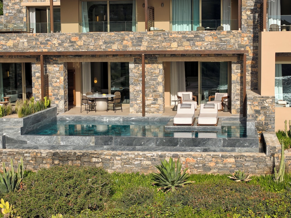 Daios Cove — Hotel building in Ammoudara (Agios Nikolaos)