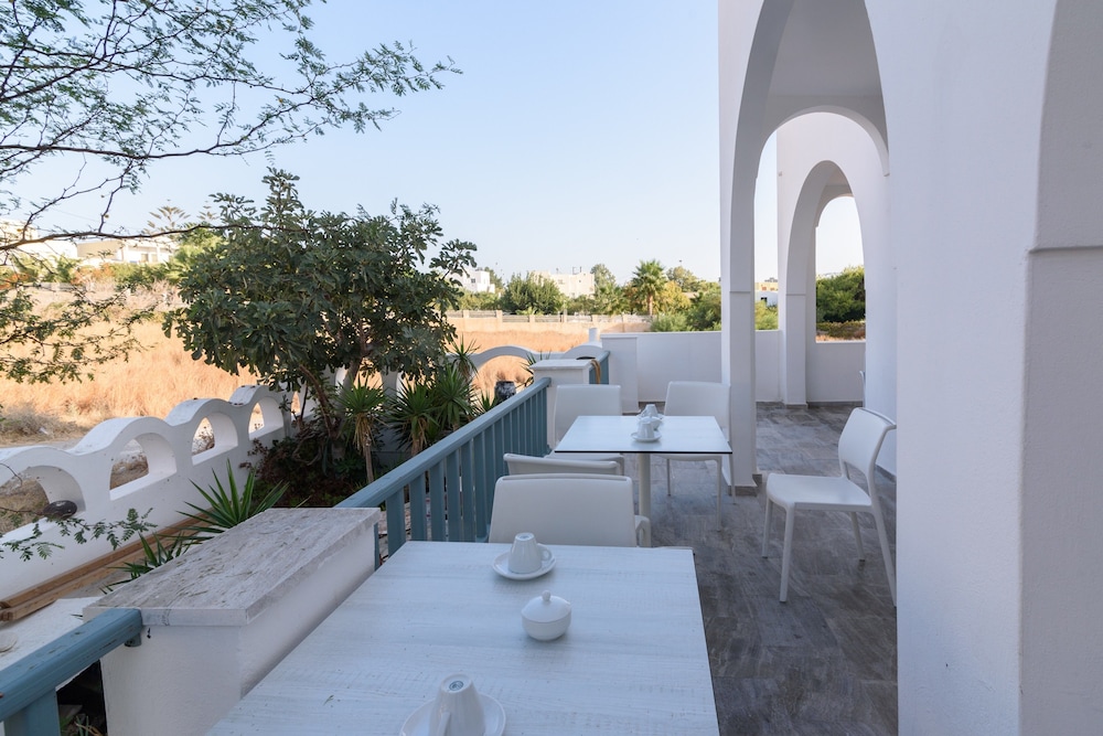 Iris Boutique Hotel — Restaurant & bars in Kamari, South Aegean