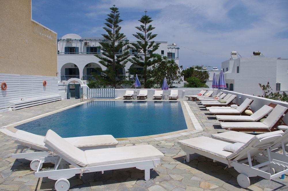 Iris Boutique Hotel — Swimming pool in Kamari, South Aegean