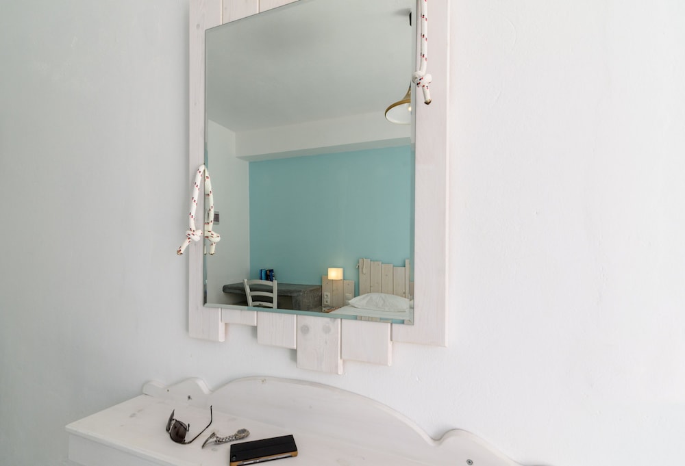 Iris Boutique Hotel — Hotel rooms in Kamari, South Aegean