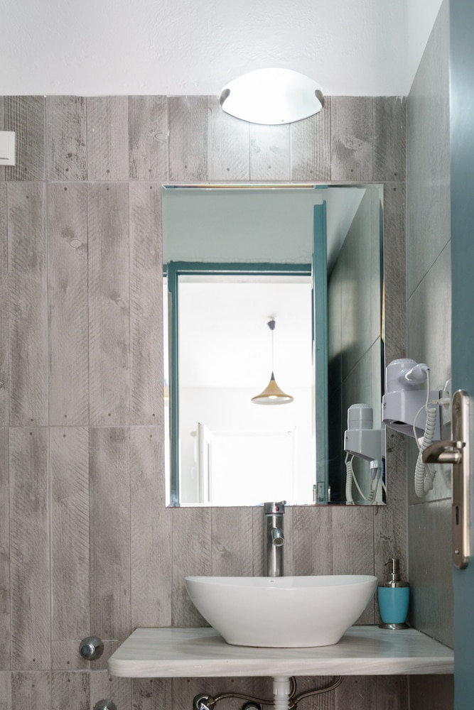 Iris Boutique Hotel — Hotel rooms in Kamari, South Aegean