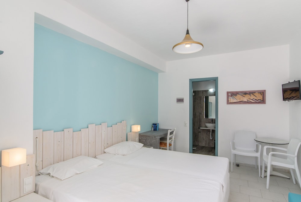 Iris Boutique Hotel — Hotel rooms in Kamari, South Aegean