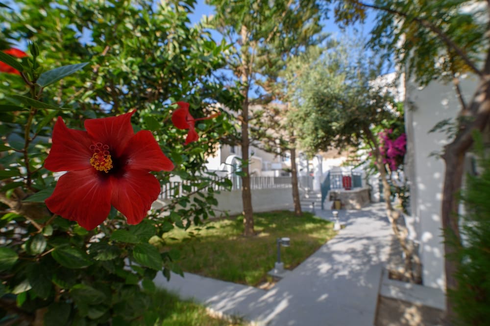 Iris Boutique Hotel — Hotel building in Kamari, South Aegean