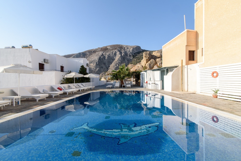 Iris Boutique Hotel — Swimming pool in Kamari, South Aegean