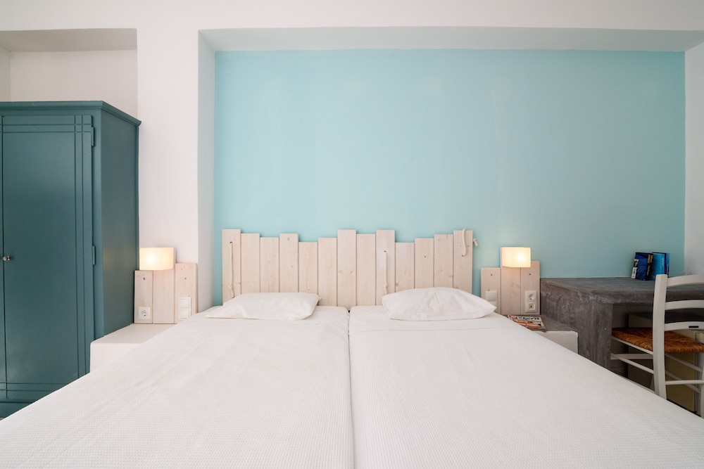 Iris Boutique Hotel — Hotel rooms in Kamari, South Aegean