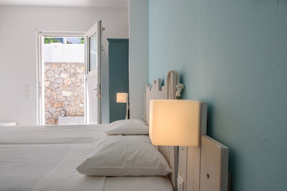 Iris Boutique Hotel — Hotel rooms in Kamari, South Aegean
