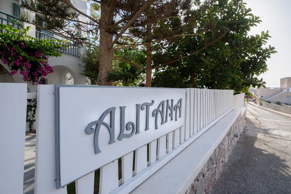 Iris Boutique Hotel — Hotel building in Kamari, South Aegean