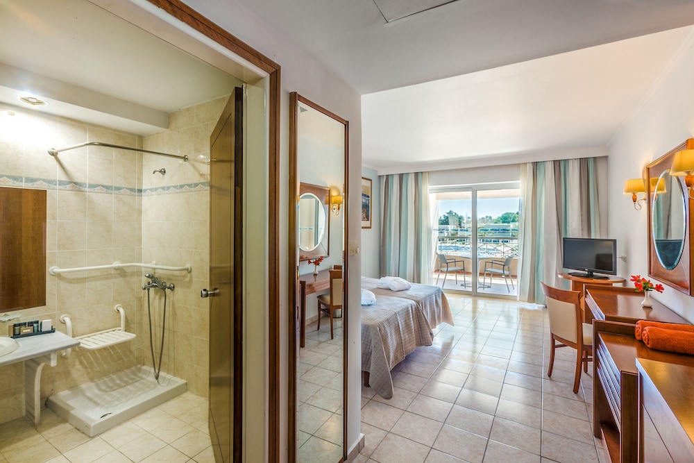 Kipriotis Maris Suites by Anayia All Inclusive Resorts — Hotel rooms in Psalidi, South Aegean