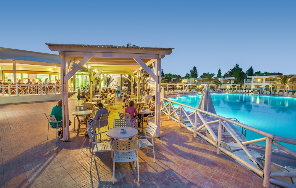 Kipriotis Maris Suites by Anayia All Inclusive Resorts — Restaurant & bars in Psalidi, South Aegean