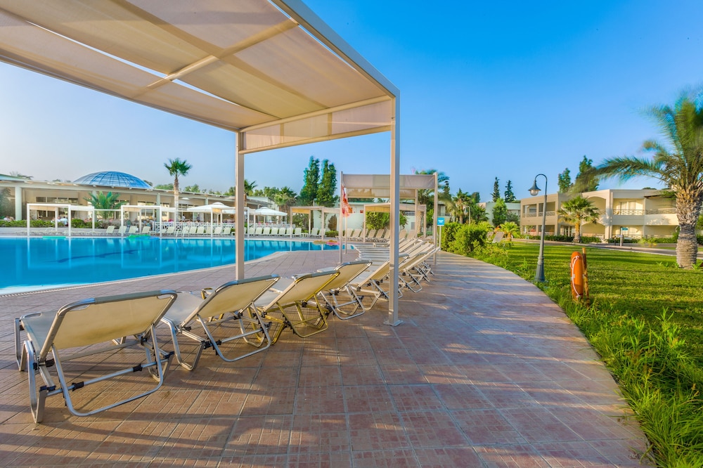Kipriotis Maris Suites by Anayia All Inclusive Resorts — Swimming pool in Psalidi, South Aegean