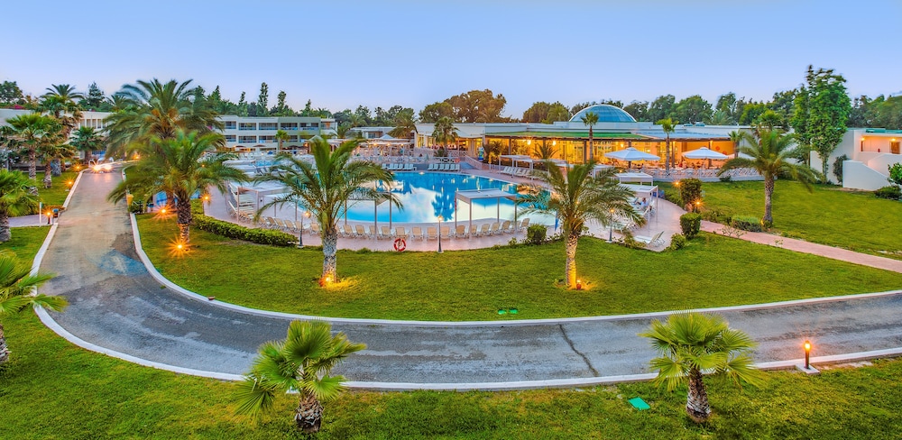 Kipriotis Maris Suites by Anayia All Inclusive Resorts — Swimming pool in Psalidi, South Aegean