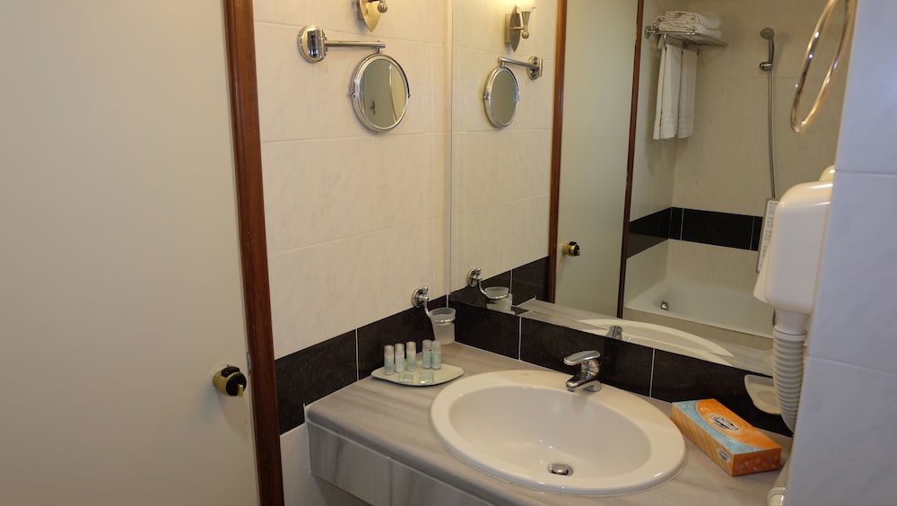 Kipriotis Maris Suites by Anayia All Inclusive Resorts — Hotel rooms in Psalidi, South Aegean