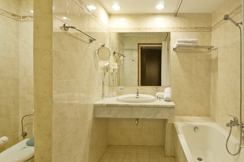 Kipriotis Maris Suites by Anayia All Inclusive Resorts — Hotel rooms in Psalidi, South Aegean