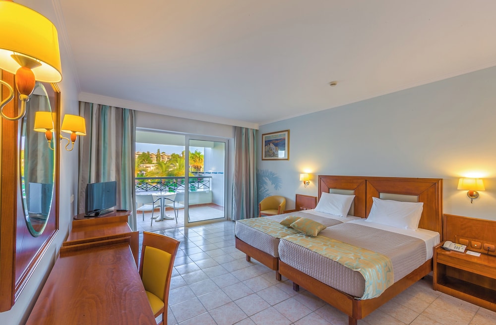 Kipriotis Maris Suites by Anayia All Inclusive Resorts — Hotel rooms in Psalidi, South Aegean