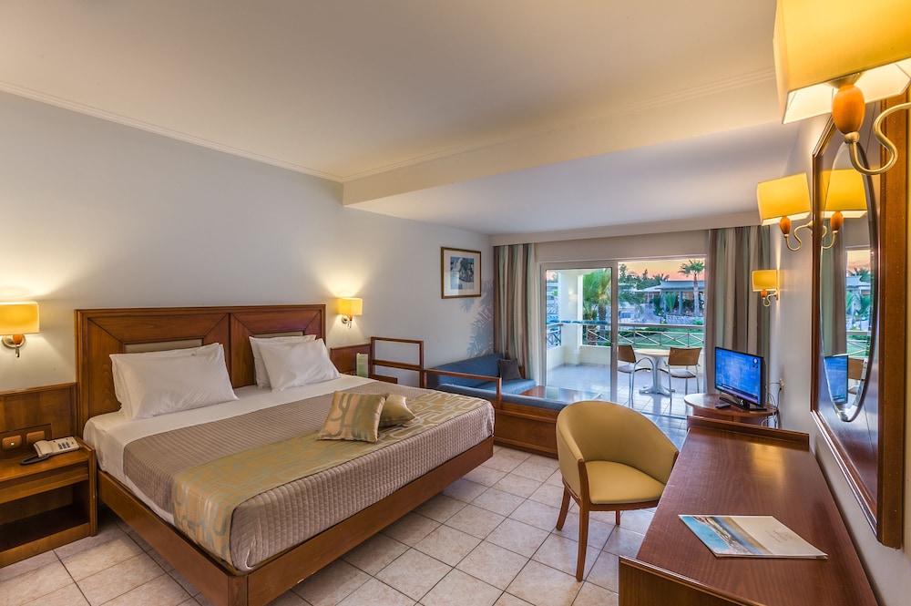 Kipriotis Maris Suites by Anayia All Inclusive Resorts — Hotel rooms in Psalidi, South Aegean