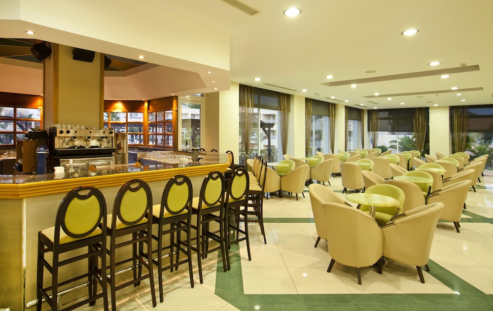 Kipriotis Maris Suites by Anayia All Inclusive Resorts — Restaurant & bars in Psalidi, South Aegean