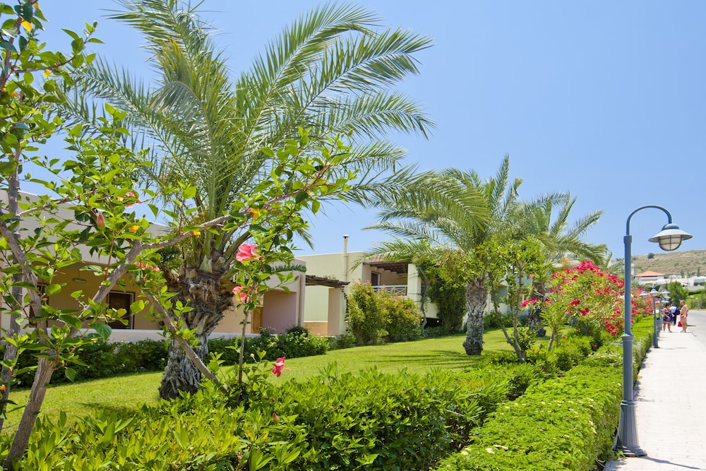 Kipriotis Maris Suites by Anayia All Inclusive Resorts — Hotel building in Psalidi, South Aegean