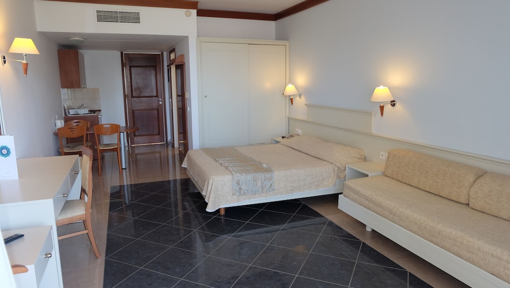 Kipriotis Maris Suites by Anayia All Inclusive Resorts — Hotel rooms in Psalidi, South Aegean
