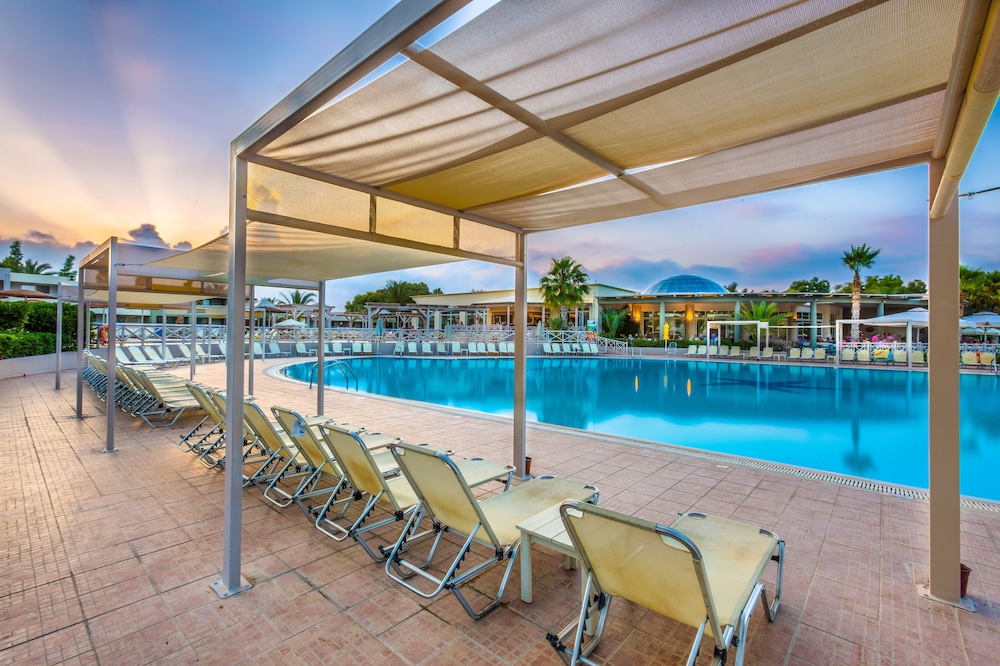 Kipriotis Maris Suites by Anayia All Inclusive Resorts — Swimming pool in Psalidi, South Aegean