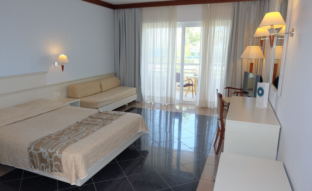 Kipriotis Maris Suites by Anayia All Inclusive Resorts — Hotel rooms in Psalidi, South Aegean