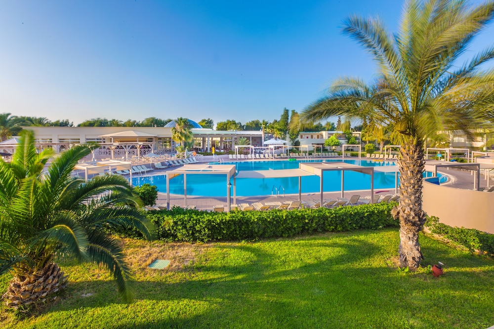 Kipriotis Maris Suites by Anayia All Inclusive Resorts — Swimming pool in Psalidi, South Aegean