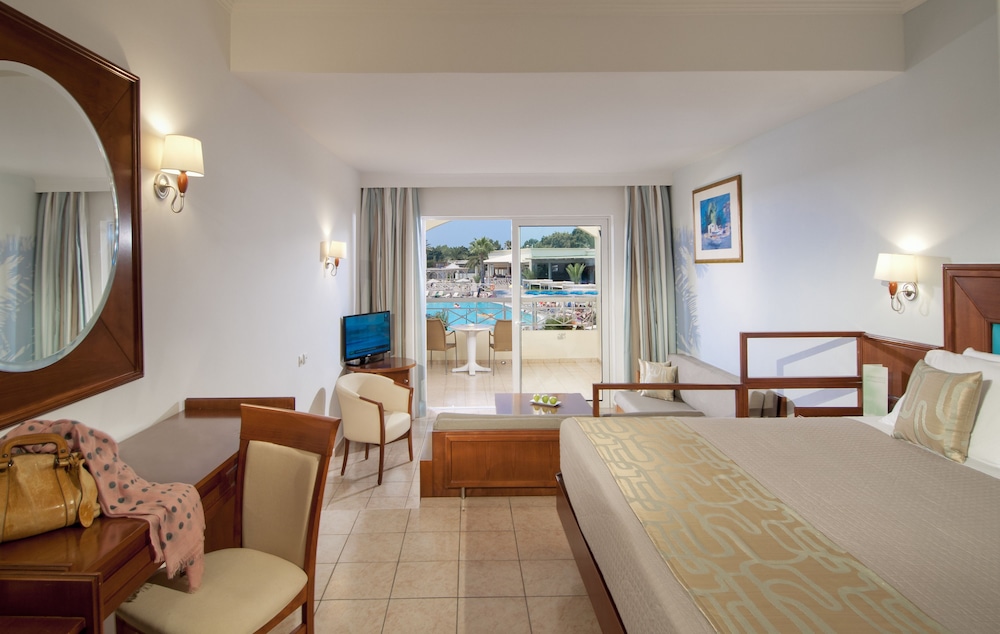 Kipriotis Maris Suites by Anayia All Inclusive Resorts — Hotel rooms in Psalidi, South Aegean