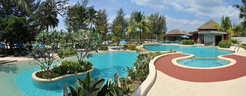 APSARA Beachfront Resort and Villa — Swimming pool in Khao Lak, Phang Nga