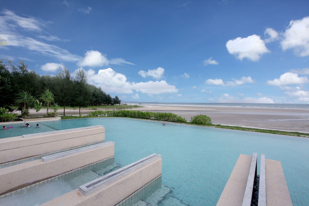 APSARA Beachfront Resort and Villa — Swimming pool in Khao Lak, Phang Nga