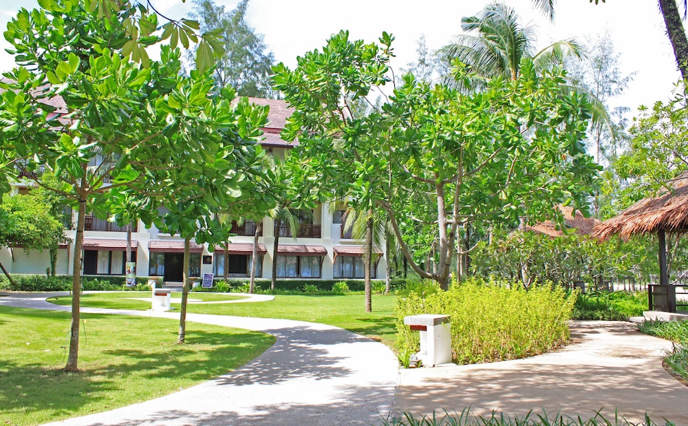 APSARA Beachfront Resort and Villa — Hotel building in Khao Lak, Phang Nga