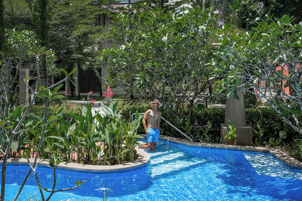 APSARA Beachfront Resort and Villa — Swimming pool in Khao Lak, Phang Nga