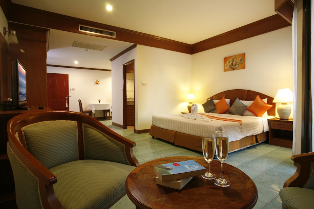 Jiraporn Hill Resort — Hotel rooms in Patong Beach, Phuket Province