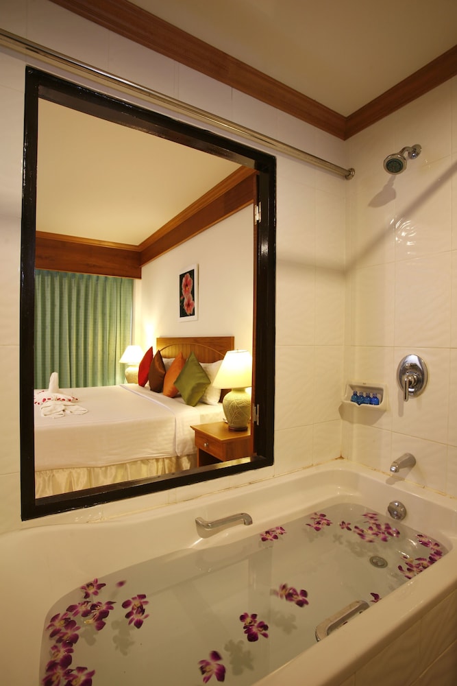 Jiraporn Hill Resort — Hotel rooms in Patong Beach, Phuket Province