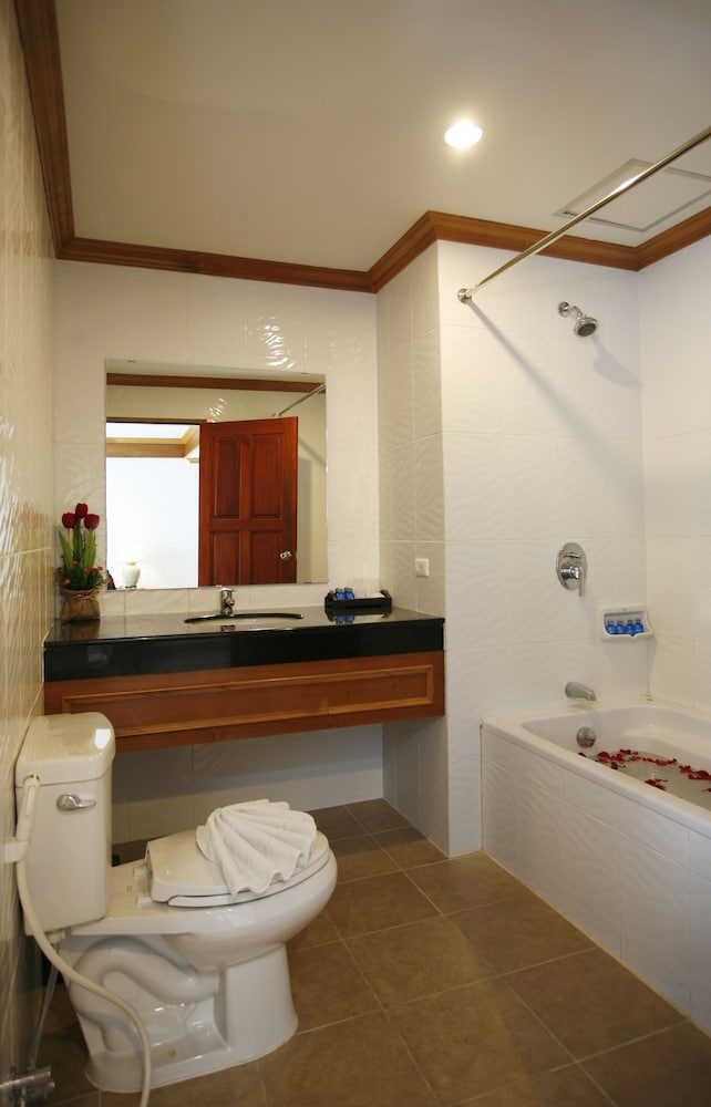 Jiraporn Hill Resort — Hotel rooms in Patong Beach, Phuket Province