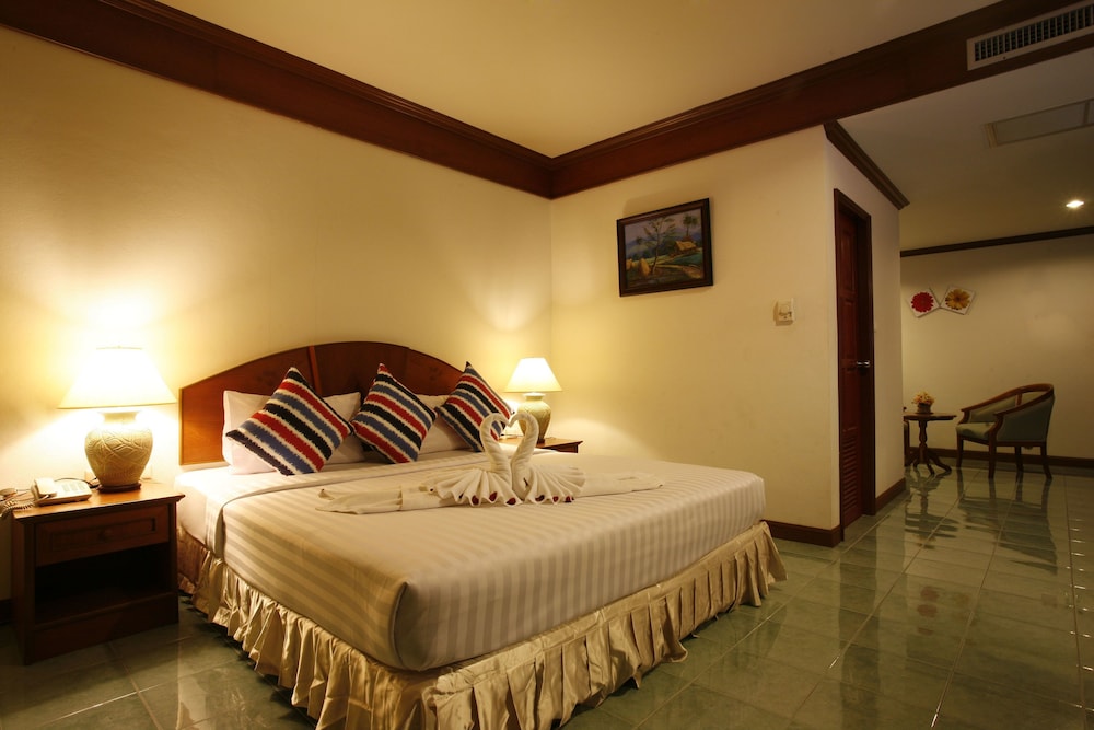 Jiraporn Hill Resort — Hotel rooms in Patong Beach, Phuket Province