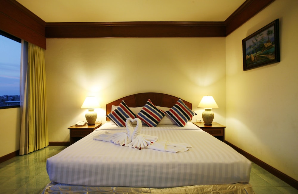 Jiraporn Hill Resort — Hotel rooms in Patong Beach, Phuket Province